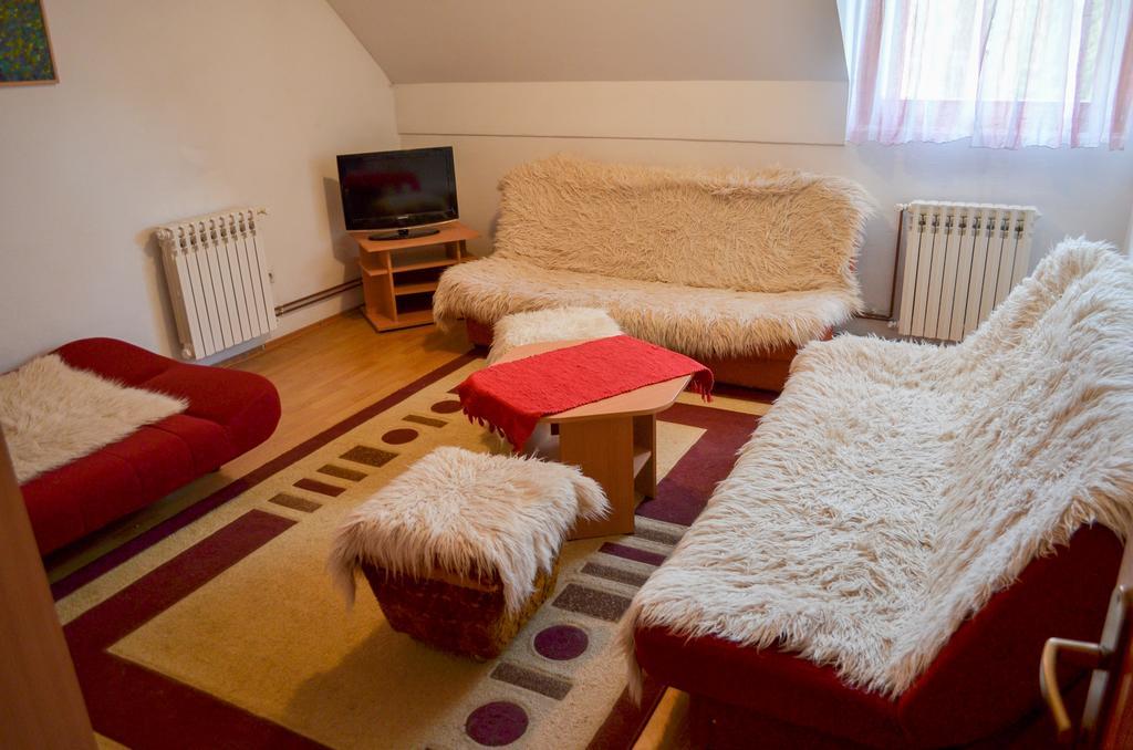 Apartments Ogorjelica Яхорина Екстер'єр фото